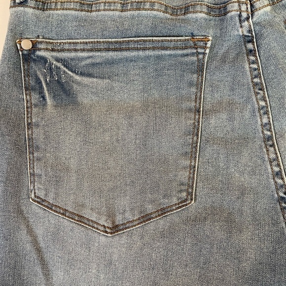 JUDY BLUE High rise Moisture- wicking tummy control shorts - Picture 4 of 11